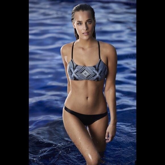 PILYQ Geometric diamond & midnight gold bottom. - Picture 2 of 9